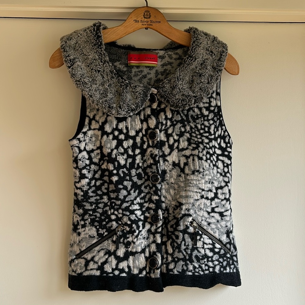 Sleeveless vest 

Swiss bought , but danish design. Condition like new.